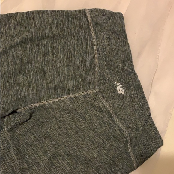 NWOT New Balance Capri Leggings - Picture 2 of 2